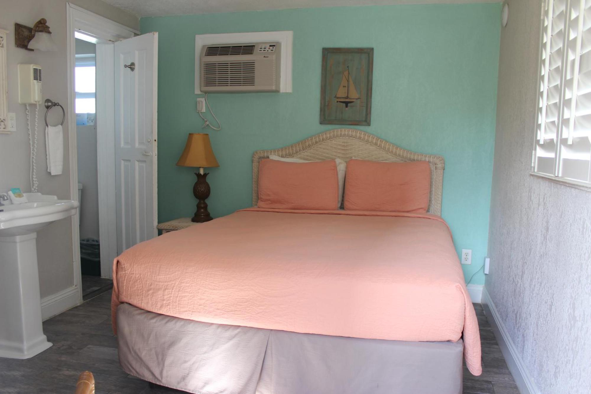 Shoreline & - Beachfront Hotel Daytona Beach