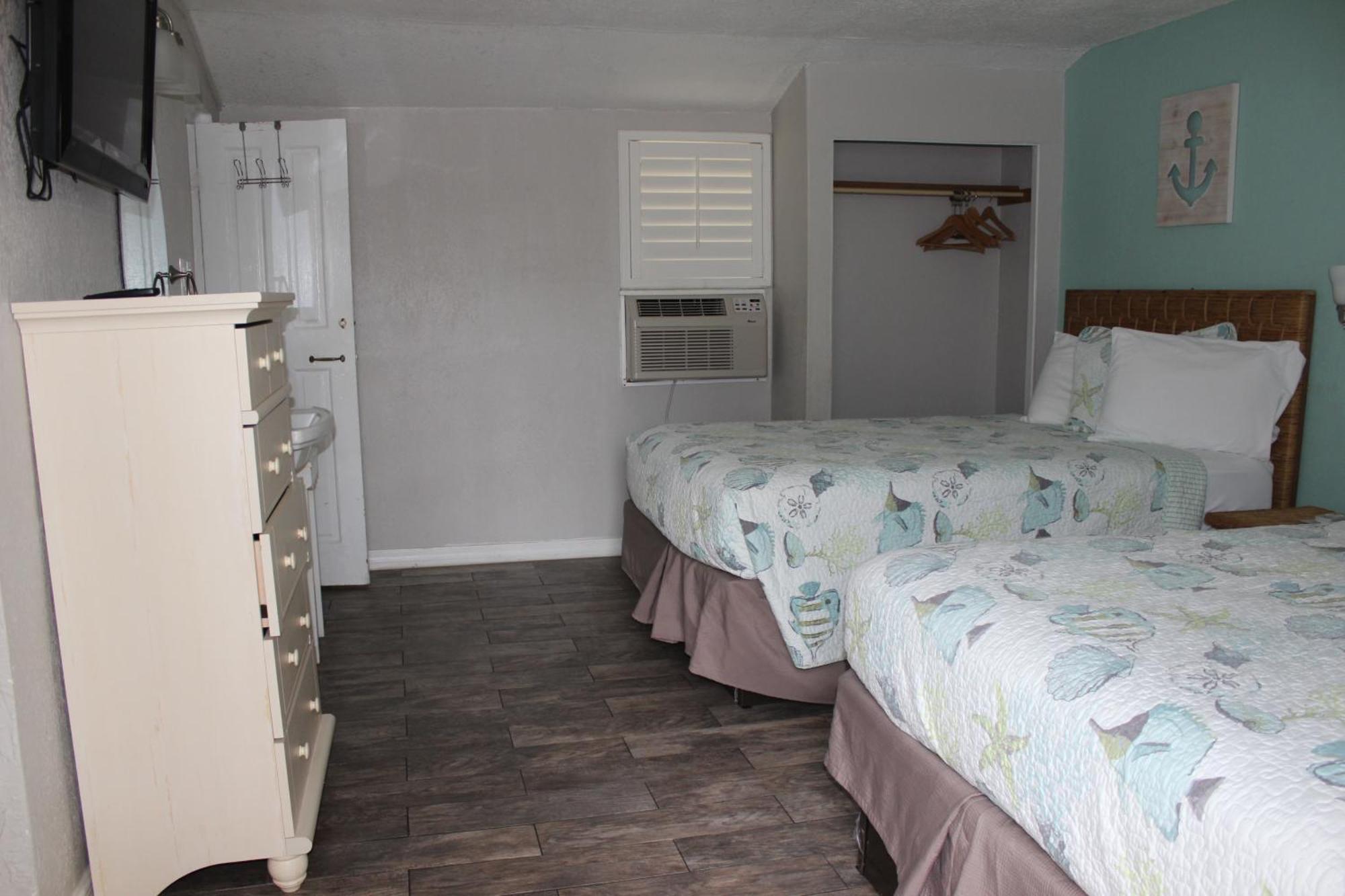 Shoreline & - Beachfront Hotel 2*