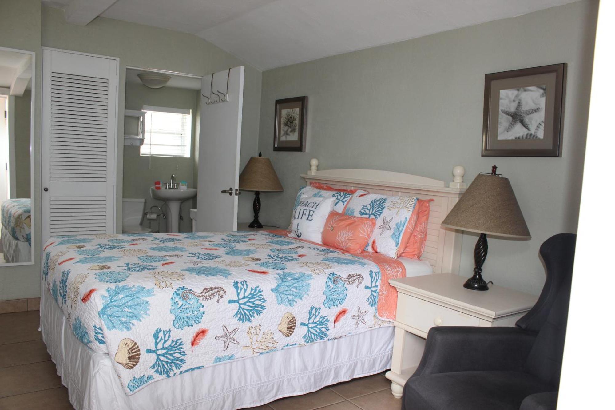 Shoreline & - Beachfront Hotel
