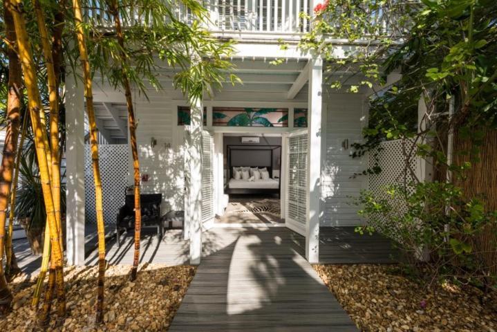 Alexander's Guesthouse-adult Exclusive, Lgbtq Friendly Bed & Breakfast Key West