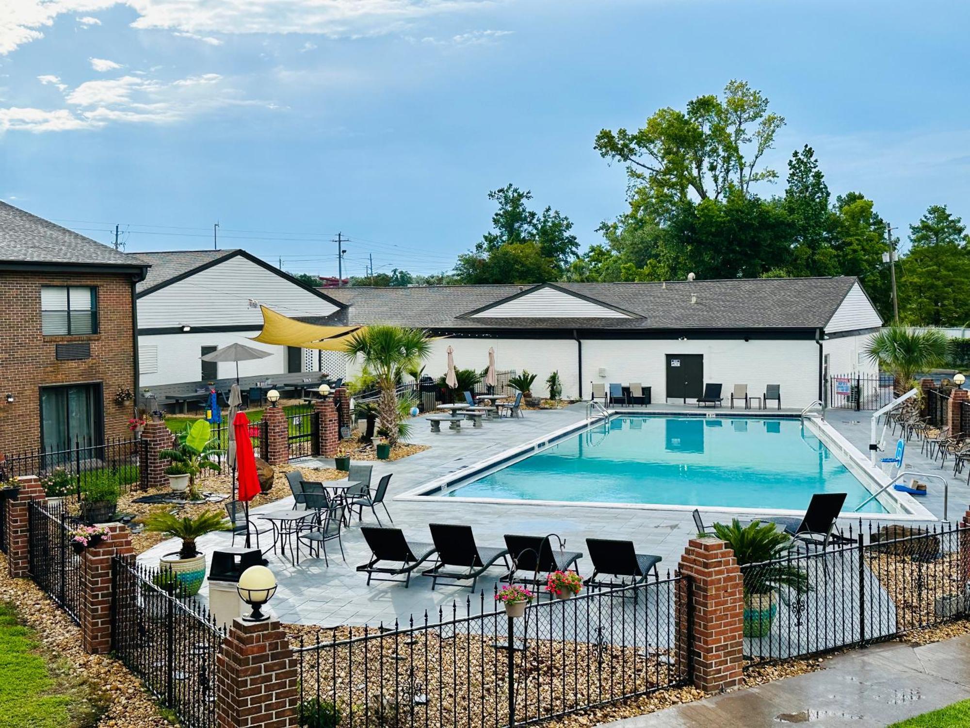 At Home Inn - Pensacola