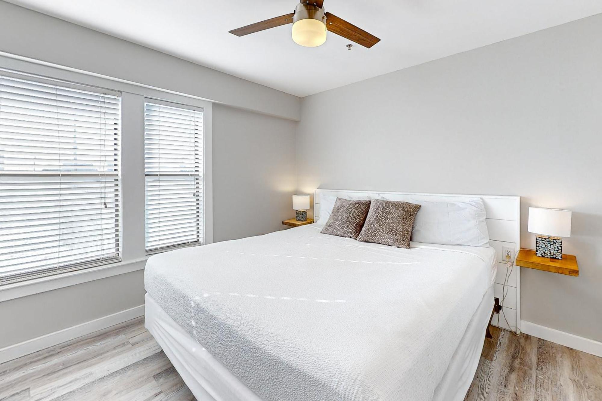 The At St. Thomas Square #1304b Apartment *