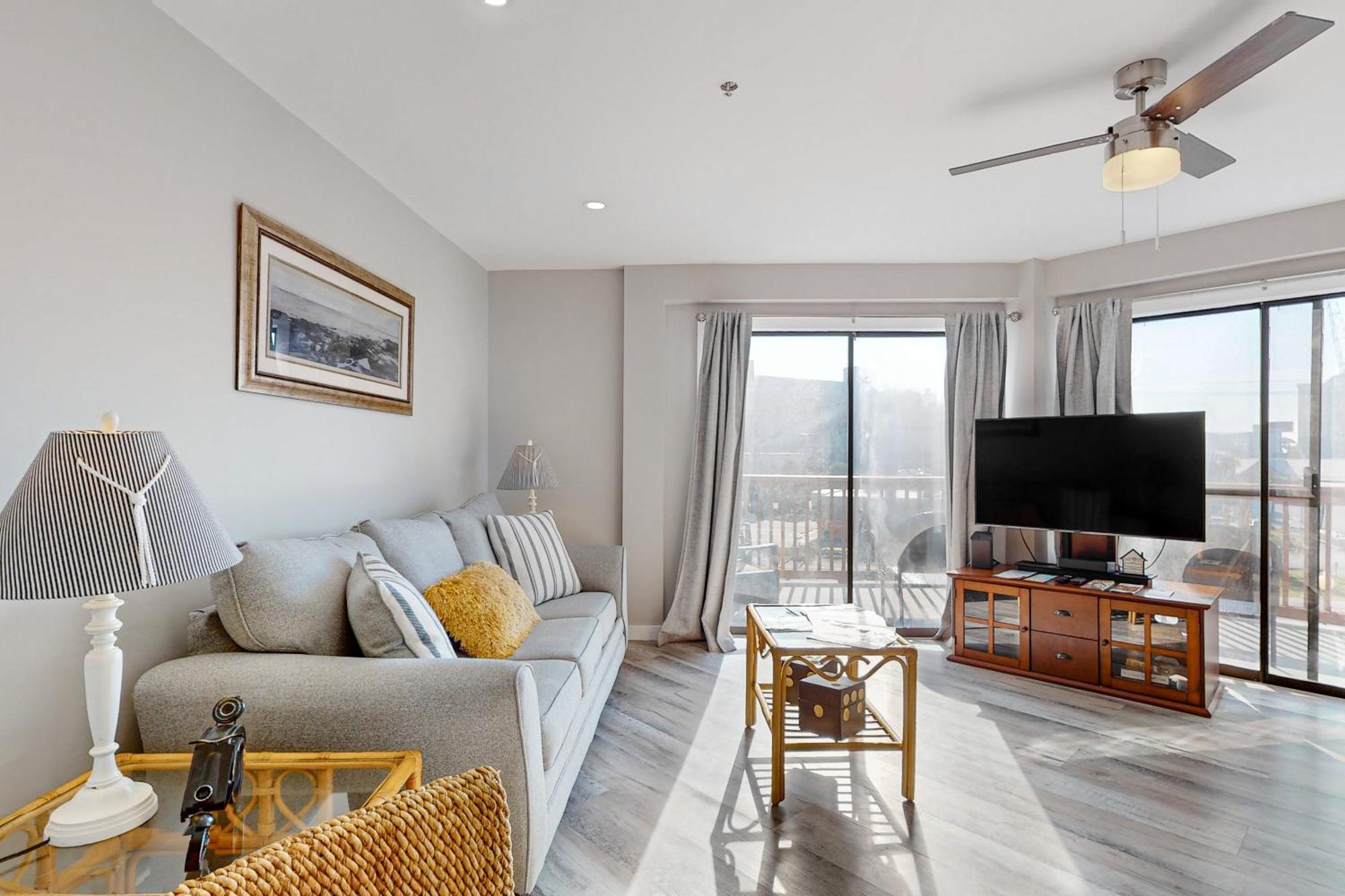 The At St. Thomas Square #1304b Apartment