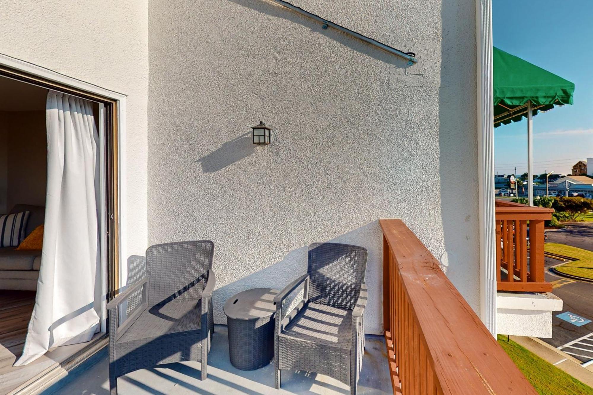 Apartment The At St. Thomas Square #1304b