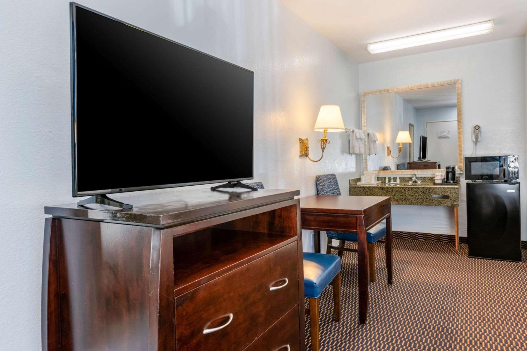 Quality North Near Lido Key Inn Sarasota