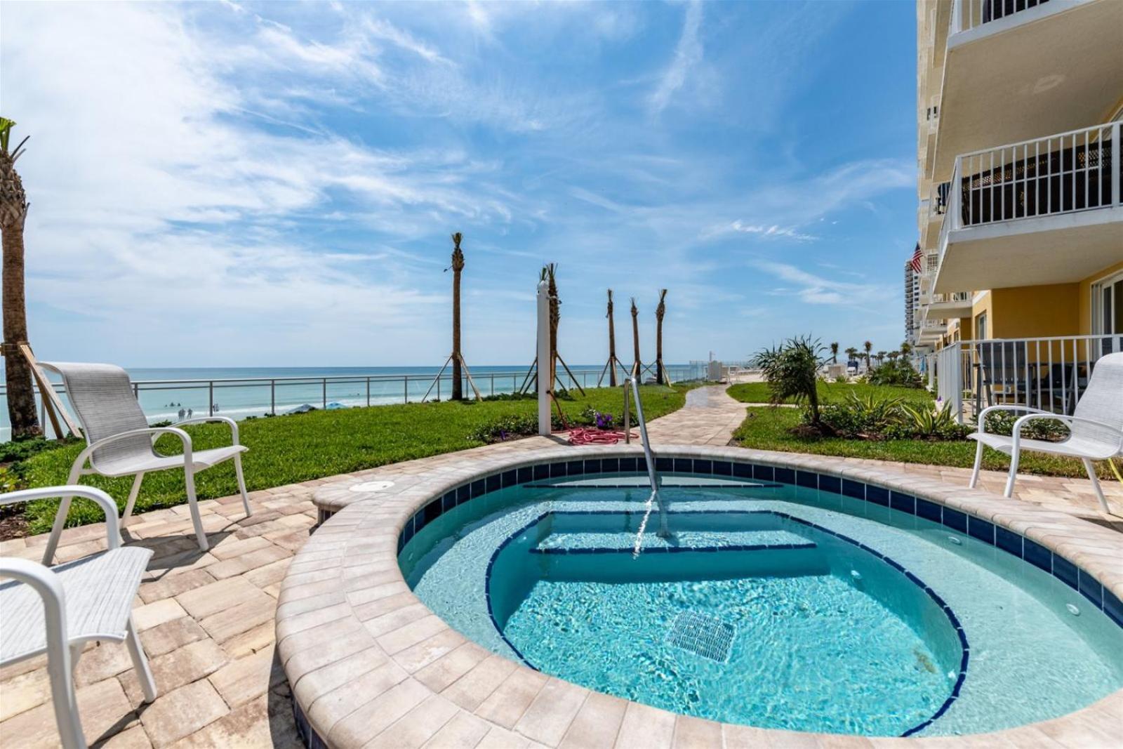 Unit 107 Aruba - 3 Bedroom Ocean View Daytona Beach