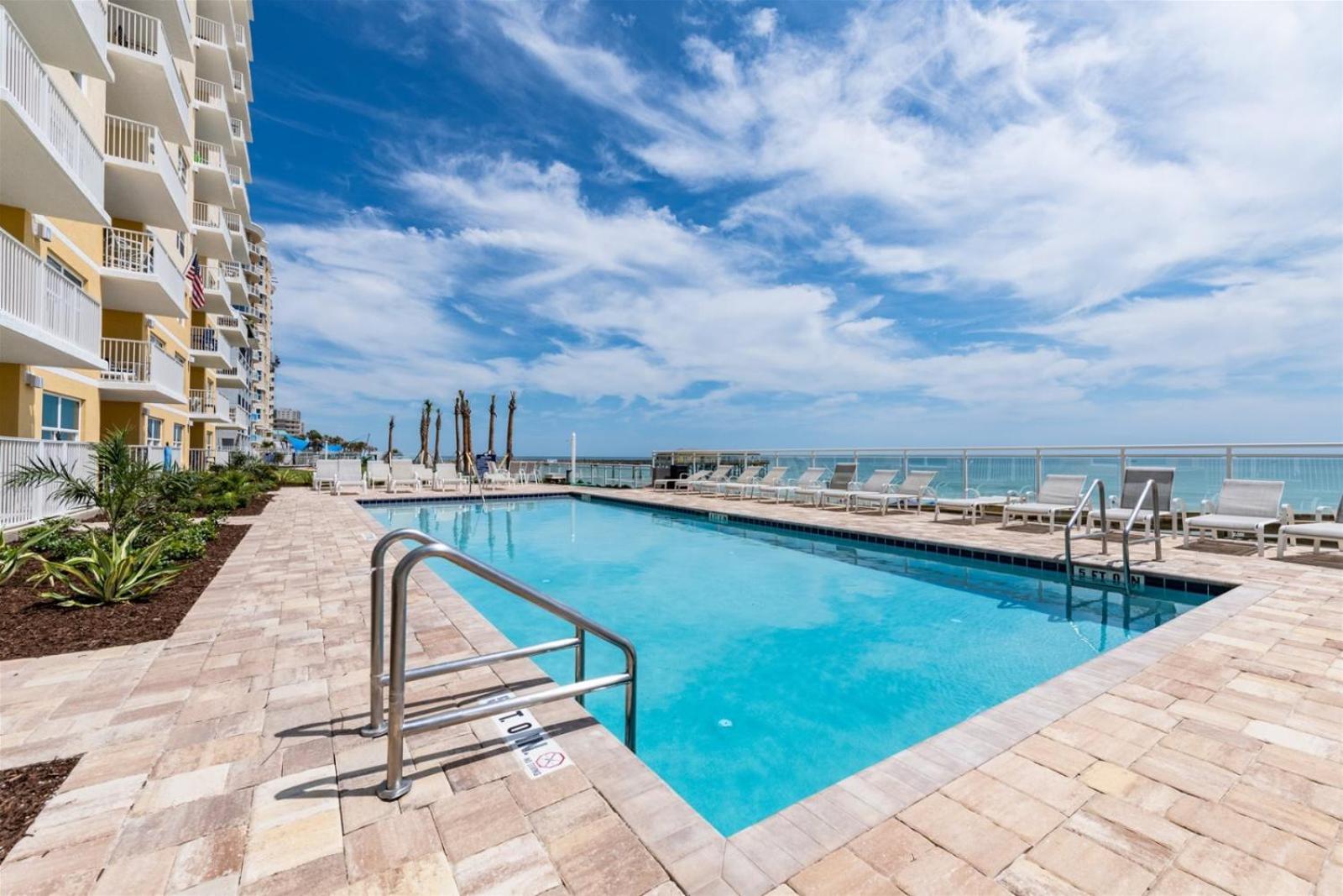Unit 107 Aruba - 3 Bedroom Ocean View * Daytona Beach