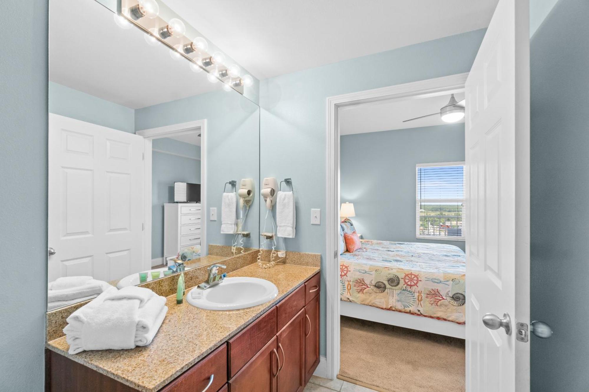 Laketown Wharf #1117 By Book That Holiday home *