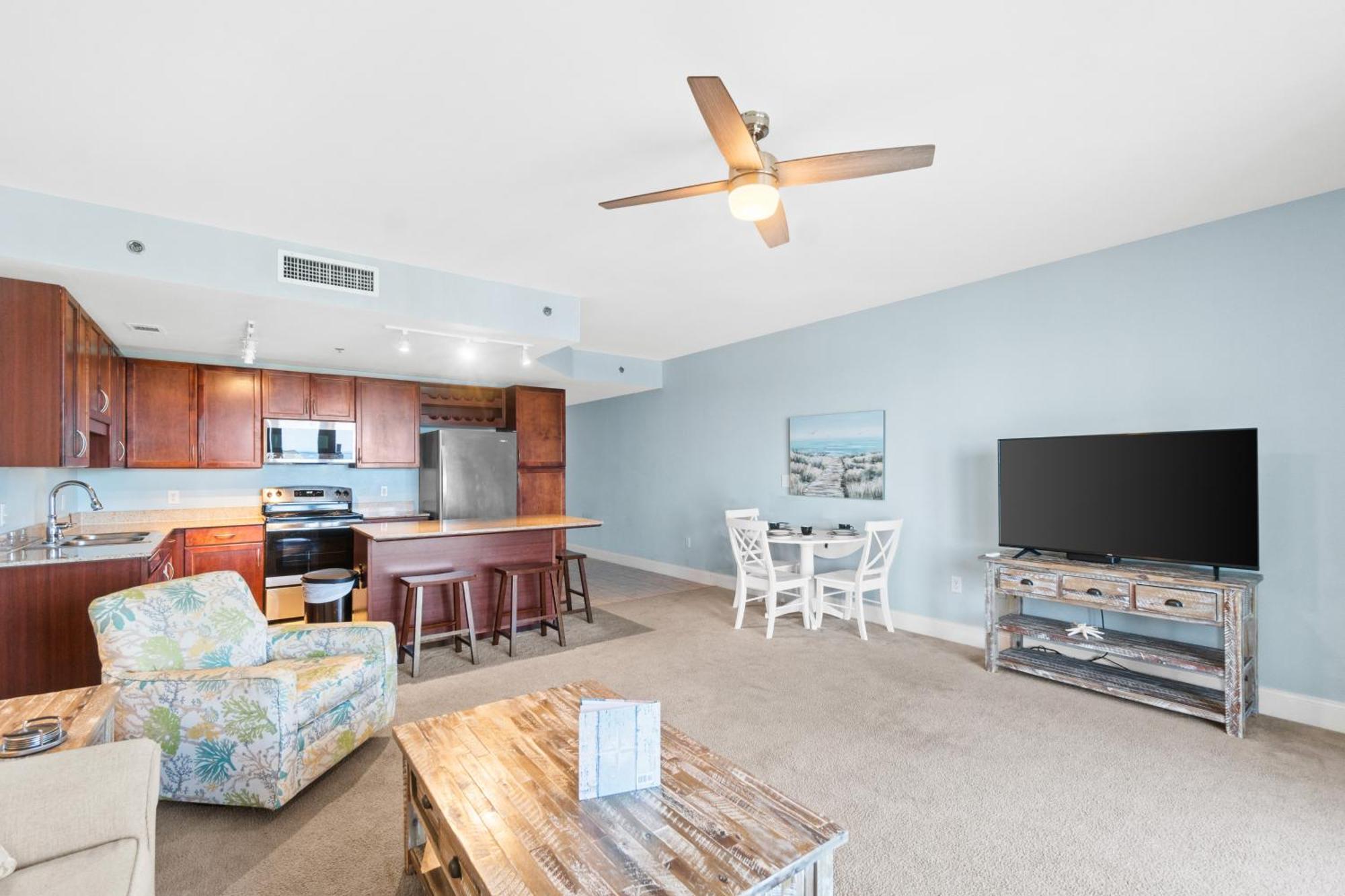 Laketown Wharf #1117 By Book That Holiday home Panama City Beach