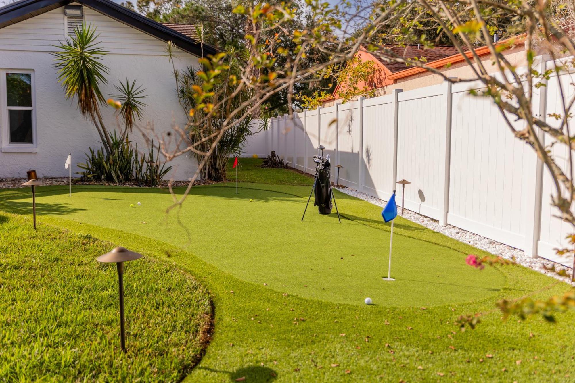 Holiday home Upscale Bay Dream Pool With Putting Green *