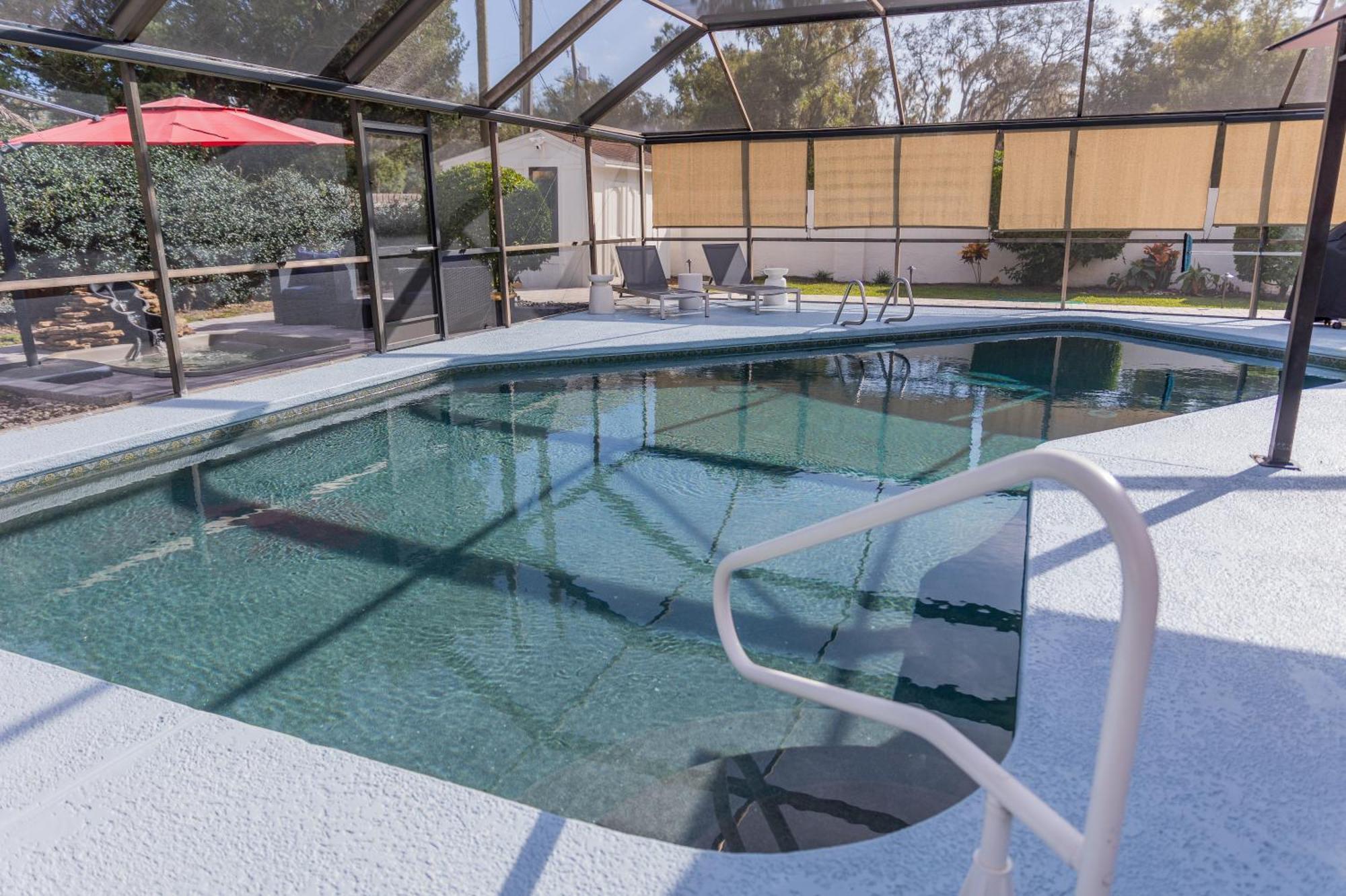 Upscale Bay Dream Pool With Putting Green Holiday home Tampa
