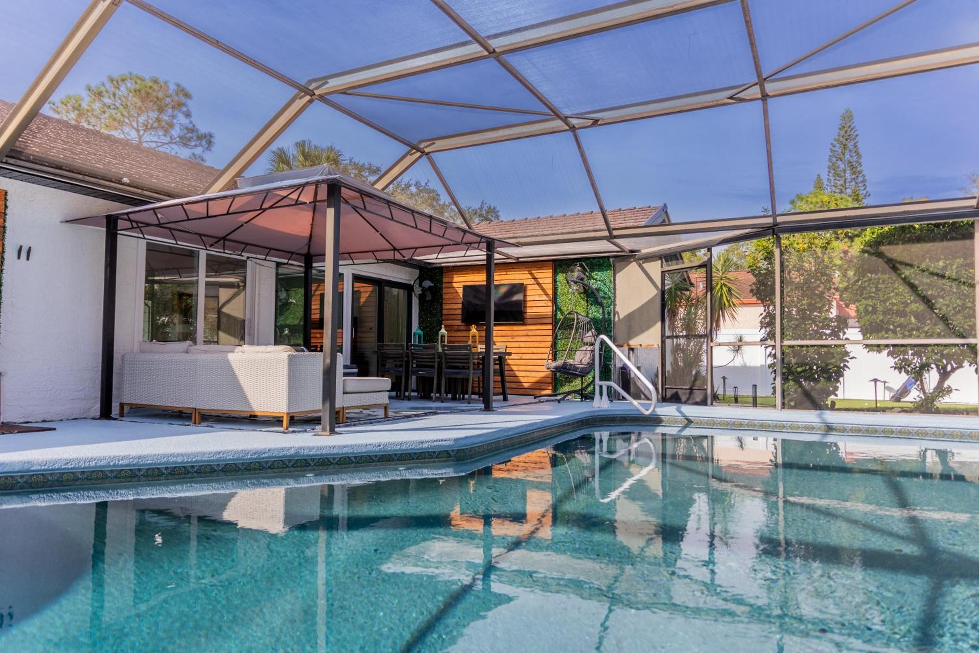Upscale Bay Dream Pool With Putting Green Tampa