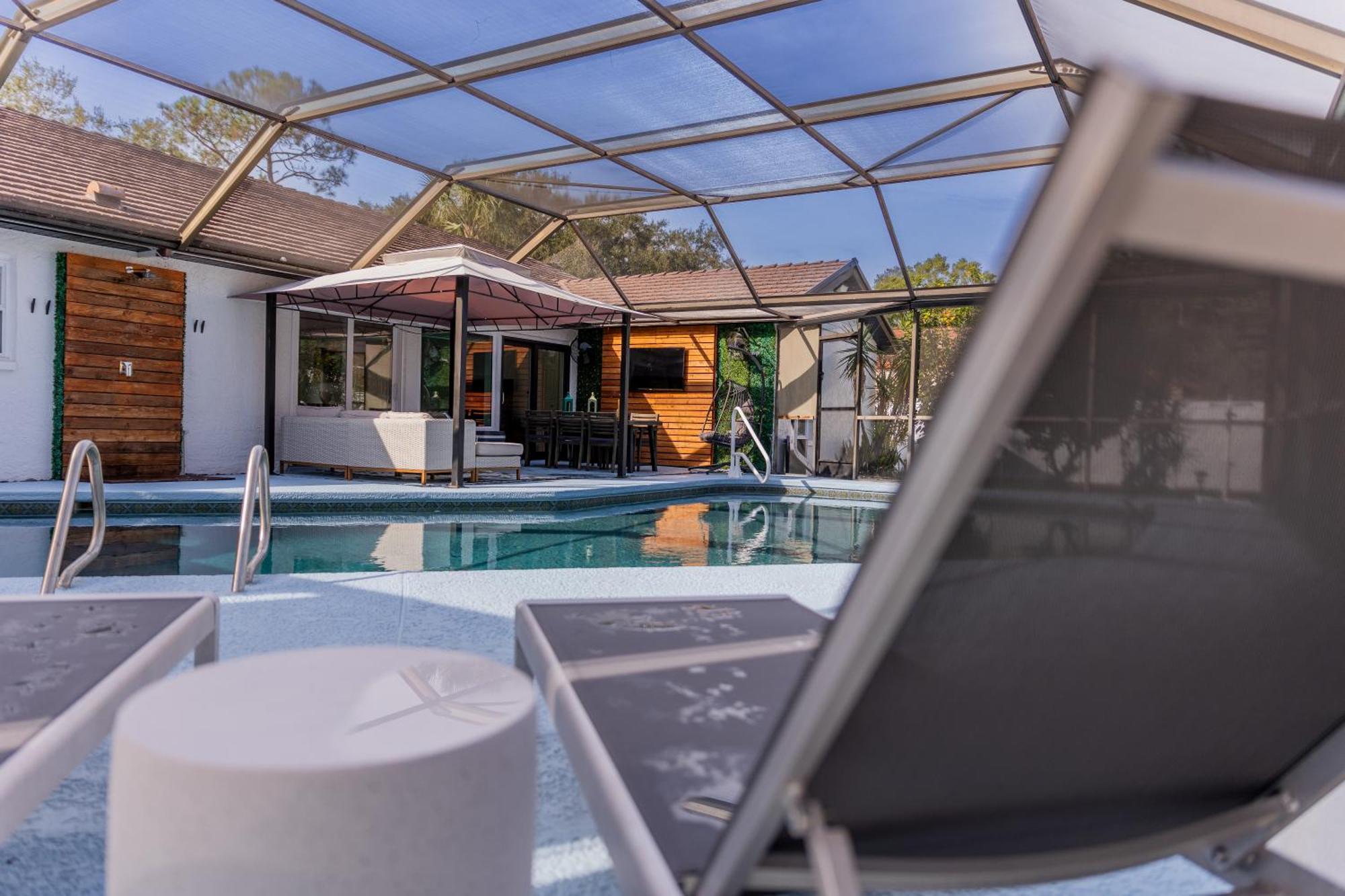 Upscale Bay Dream Pool With Putting Green Holiday home Tampa