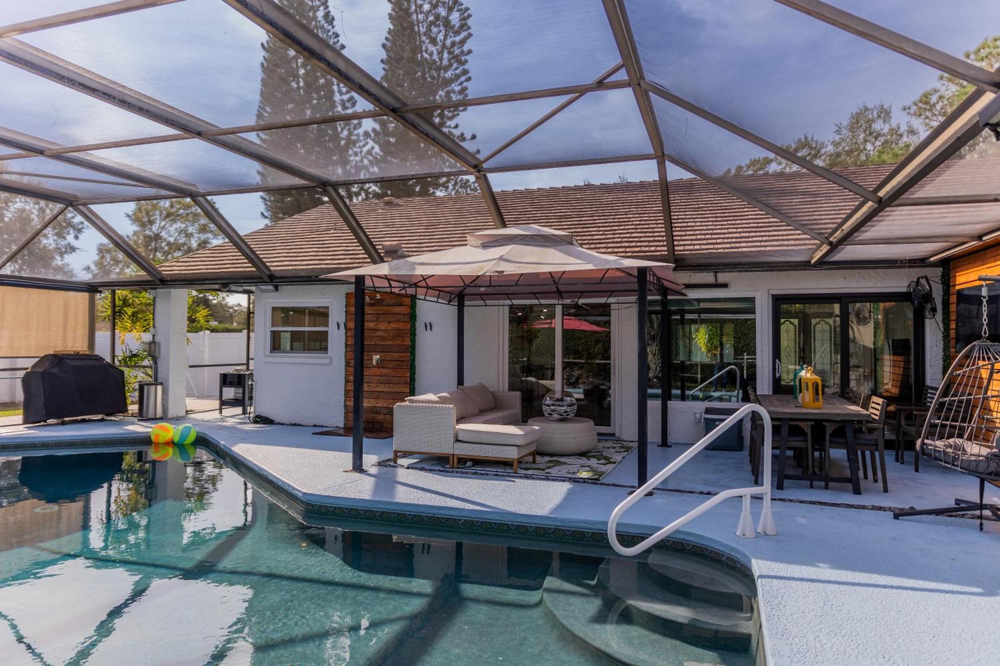 Upscale Bay Dream Pool With Putting Green Holiday home Tampa