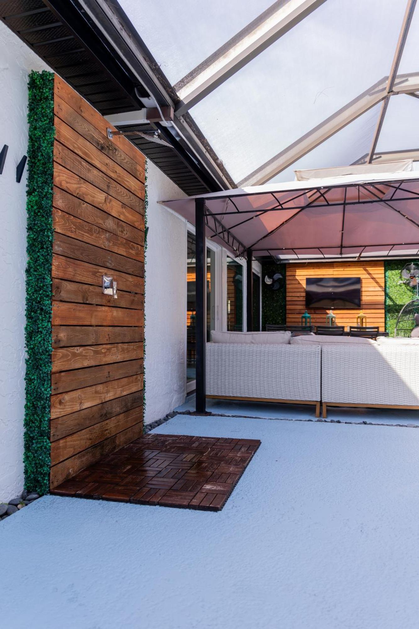 Holiday home Upscale Bay Dream Pool With Putting Green *