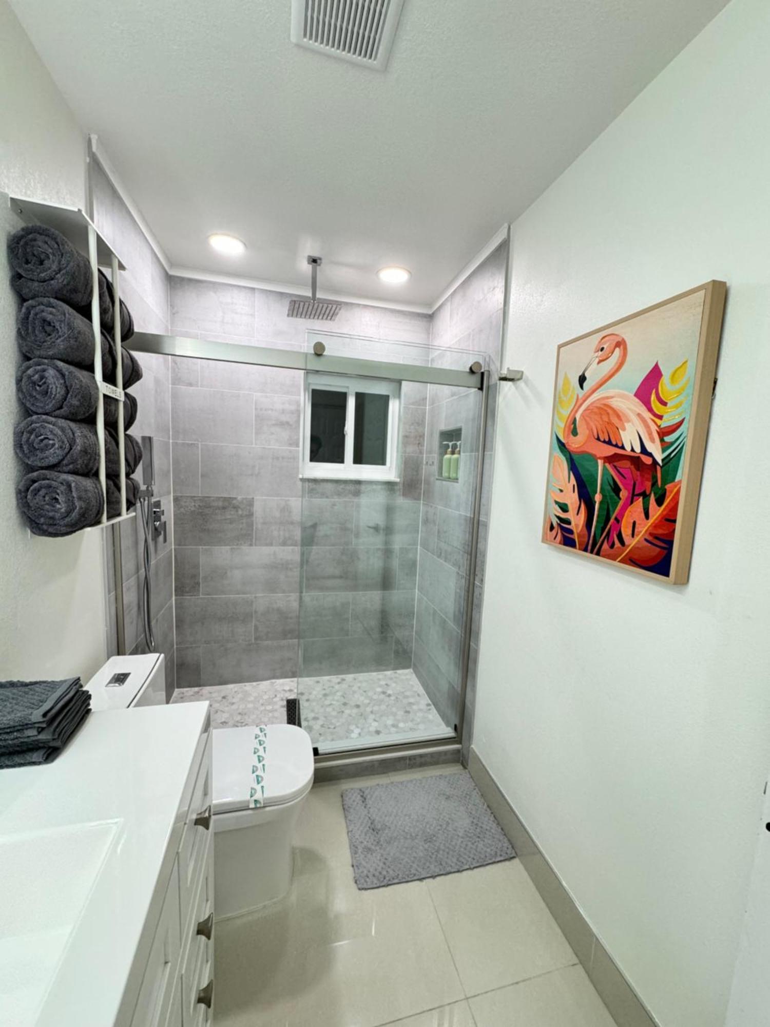 Upscale Bay Dream Pool With Putting Green Holiday home Tampa