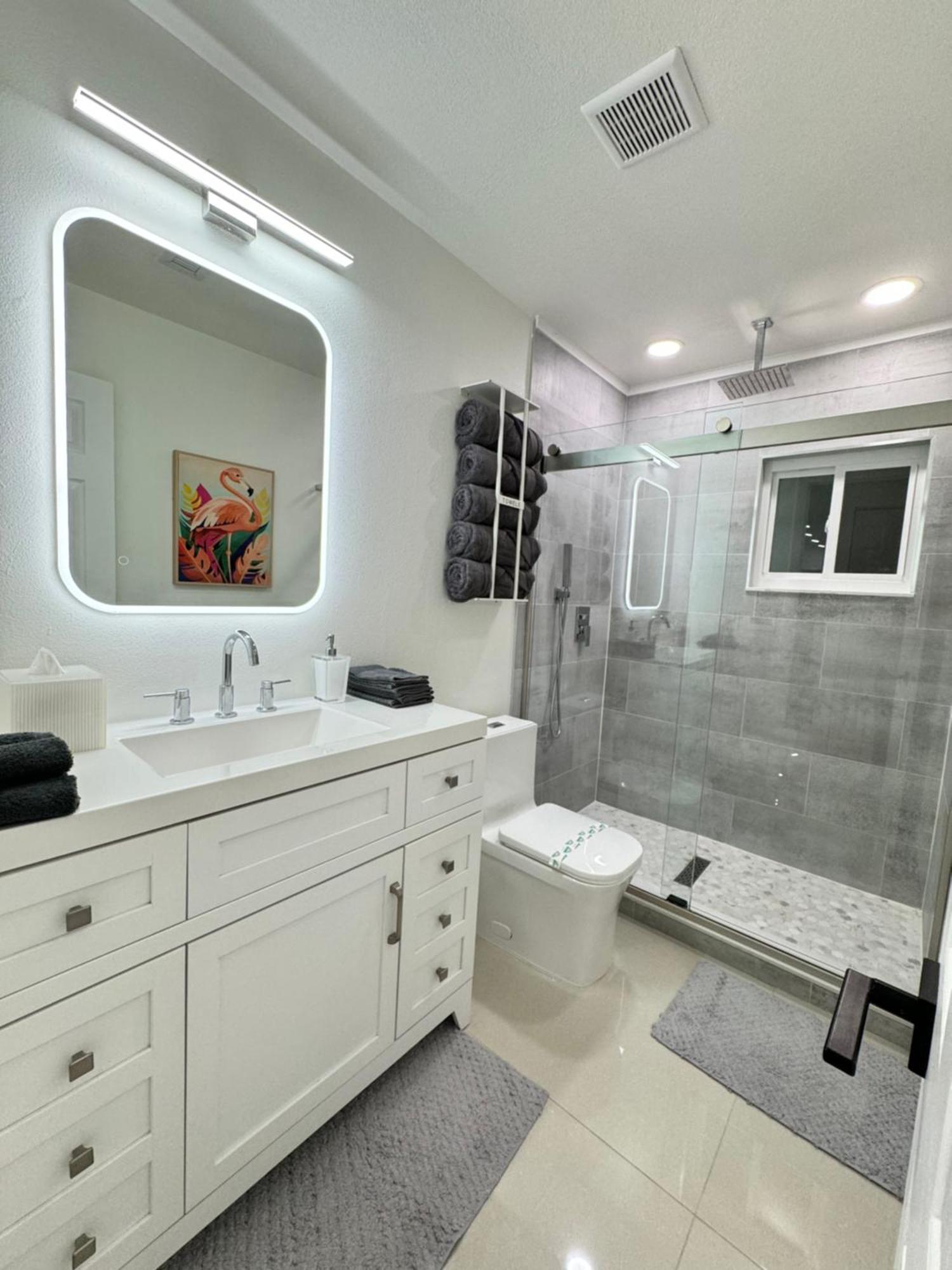 Upscale Bay Dream Pool With Putting Green Holiday home Tampa