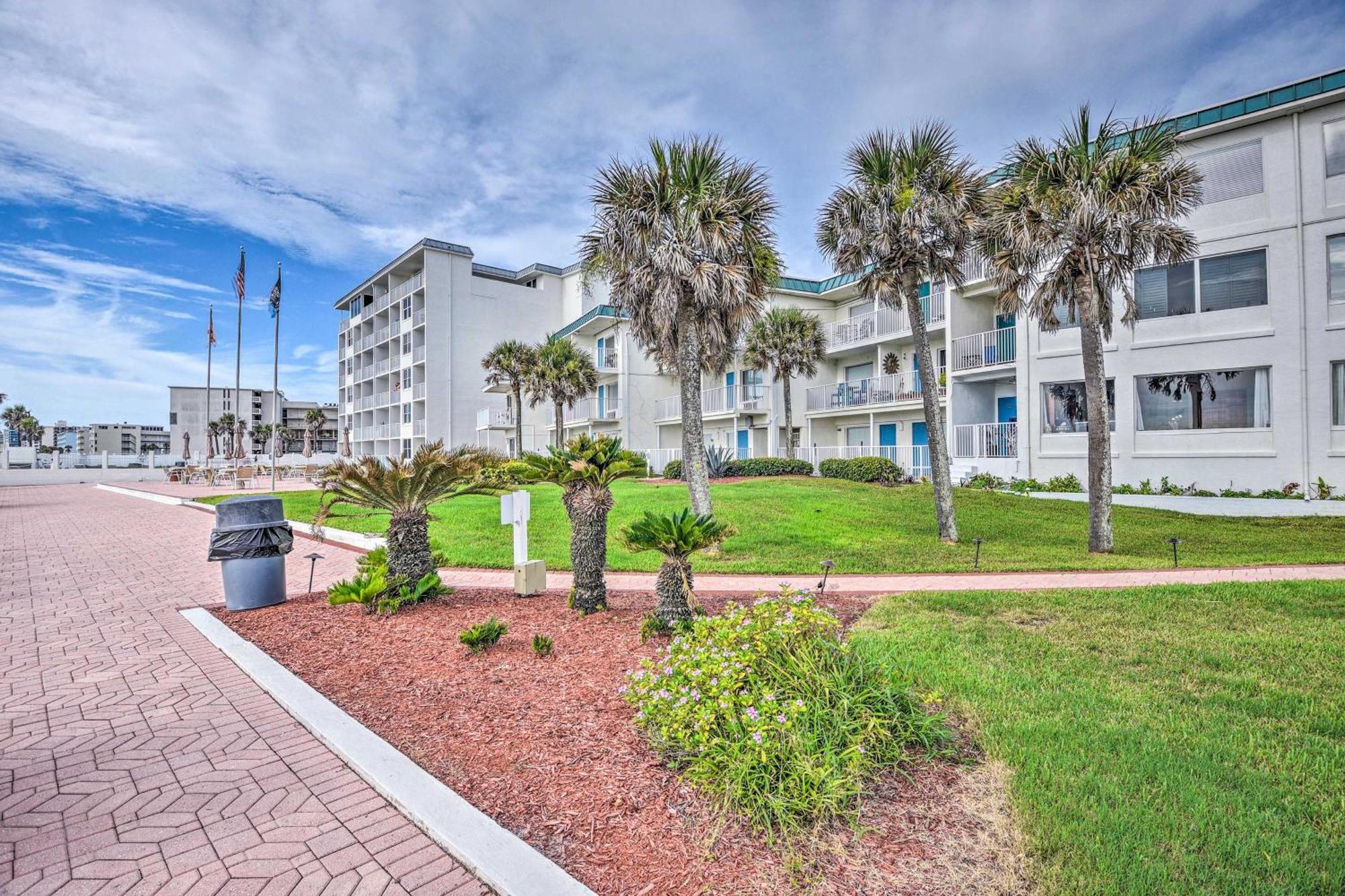 Daytona Vacation With Community Pool! Daytona Beach