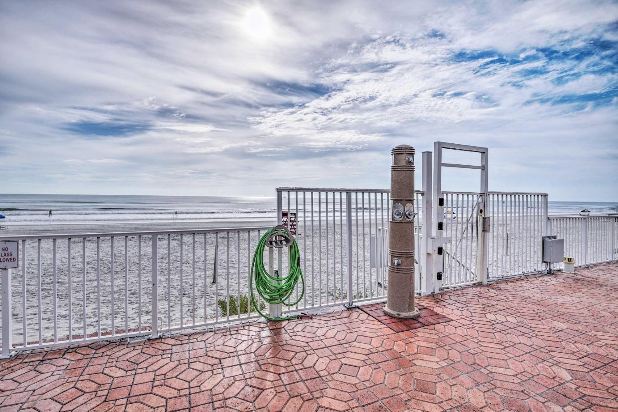 Daytona Vacation With Community Pool! * Daytona Beach