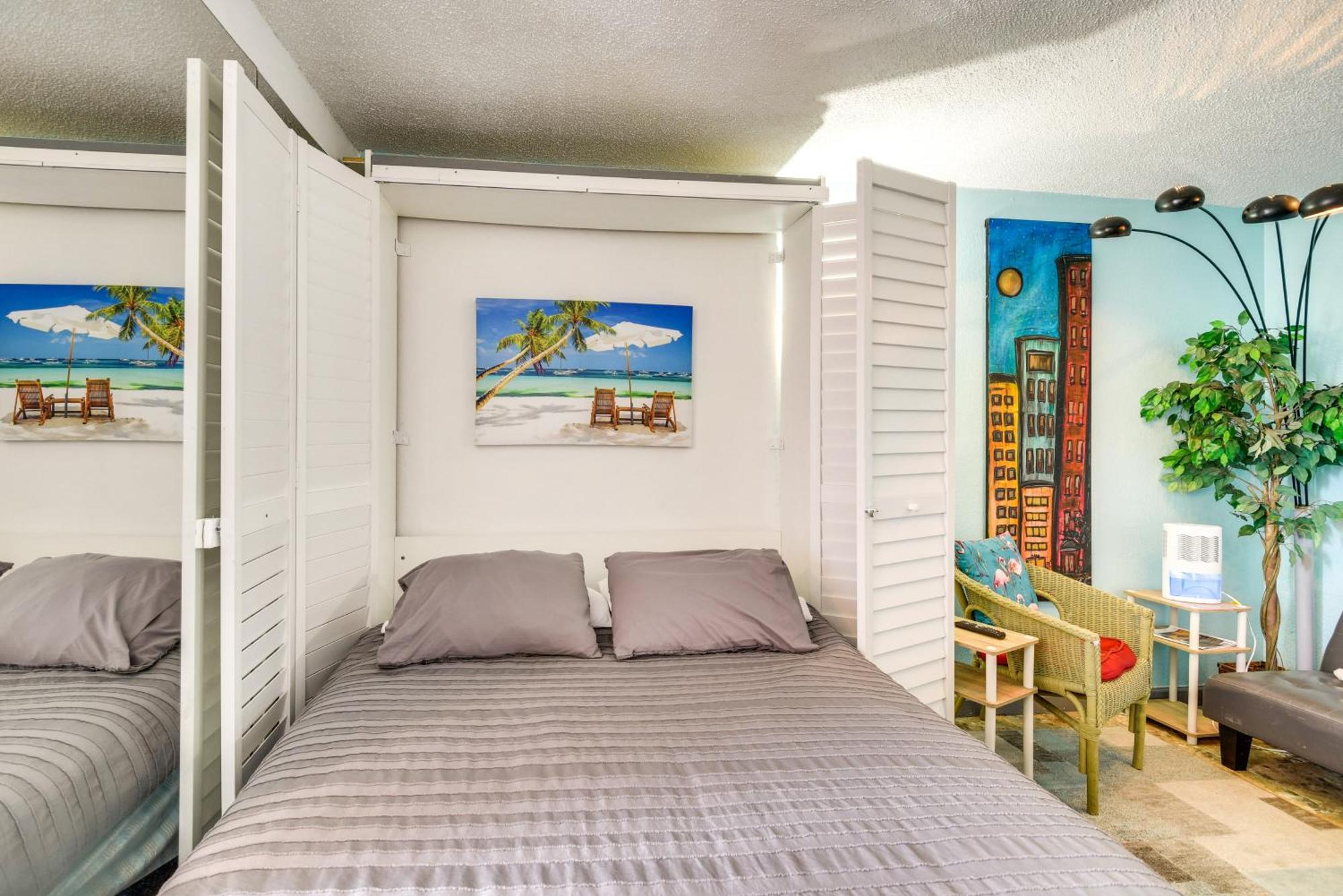 Daytona Vacation With Community Pool! Apartment *