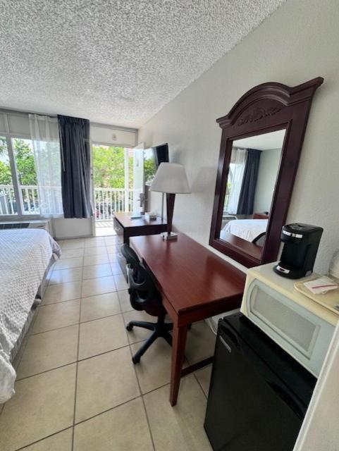Clearwater Hotel 2*