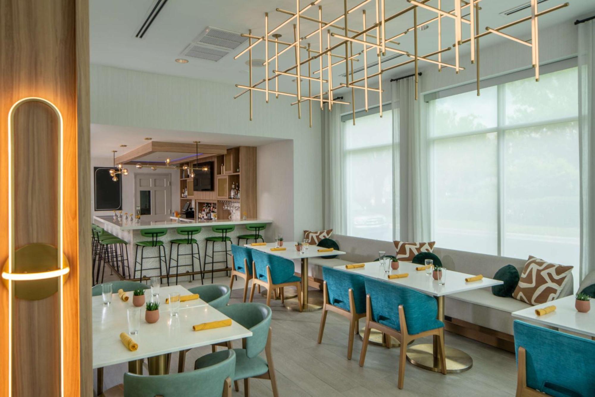 Hilton Garden Airport Hotel 3*