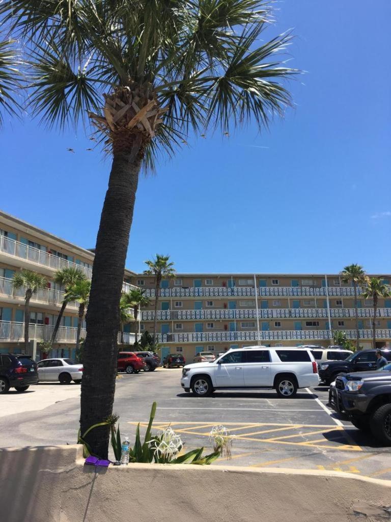 Apartment Ocean Breeze - Direct Ocean Front-Pool Is Open *