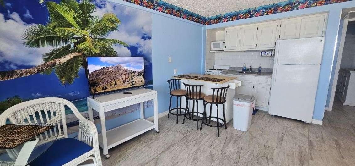 Apartment Ocean Breeze - Direct Ocean Front-Pool Is Open