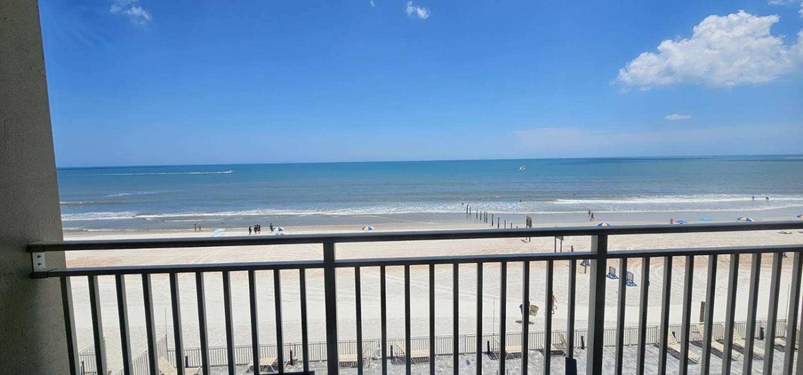 Ocean Breeze - Direct Ocean Front-Pool Is Open Apartment *