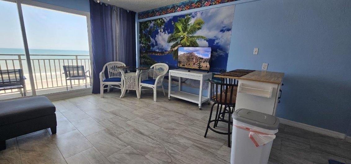 Ocean Breeze - Direct Ocean Front-Pool Is Open Apartment Daytona Beach