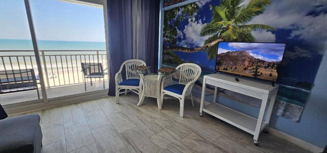 Apartment Ocean Breeze - Direct Ocean Front-Pool Is Open Daytona Beach