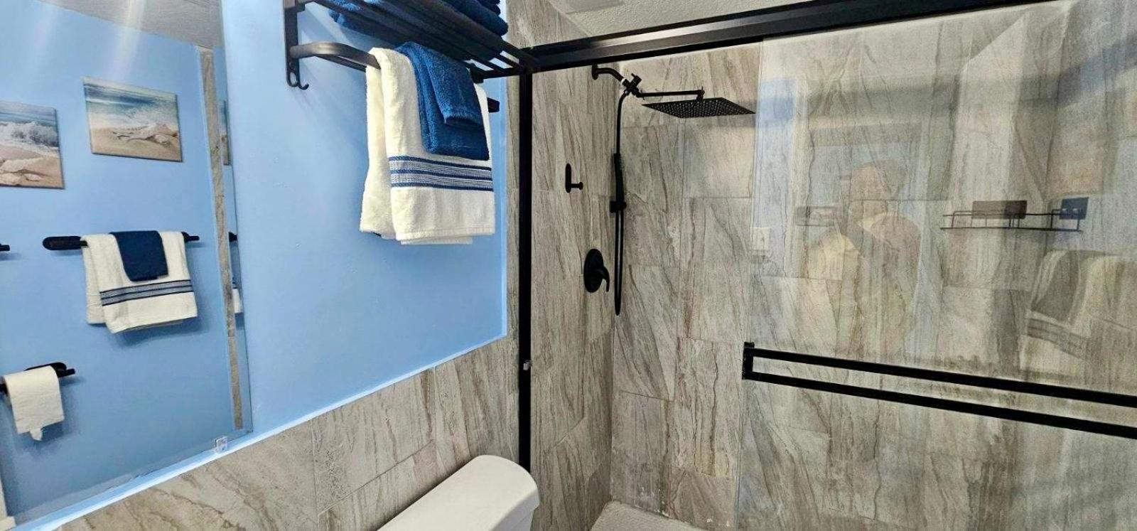 Ocean Breeze - Direct Ocean Front-Pool Is Open Daytona Beach