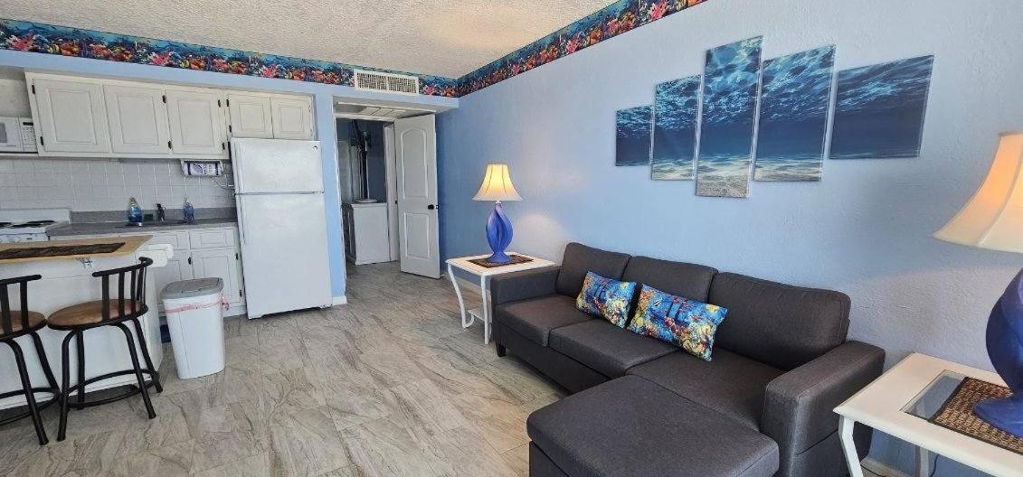 Ocean Breeze - Direct Ocean Front-Pool Is Open Apartment Daytona Beach