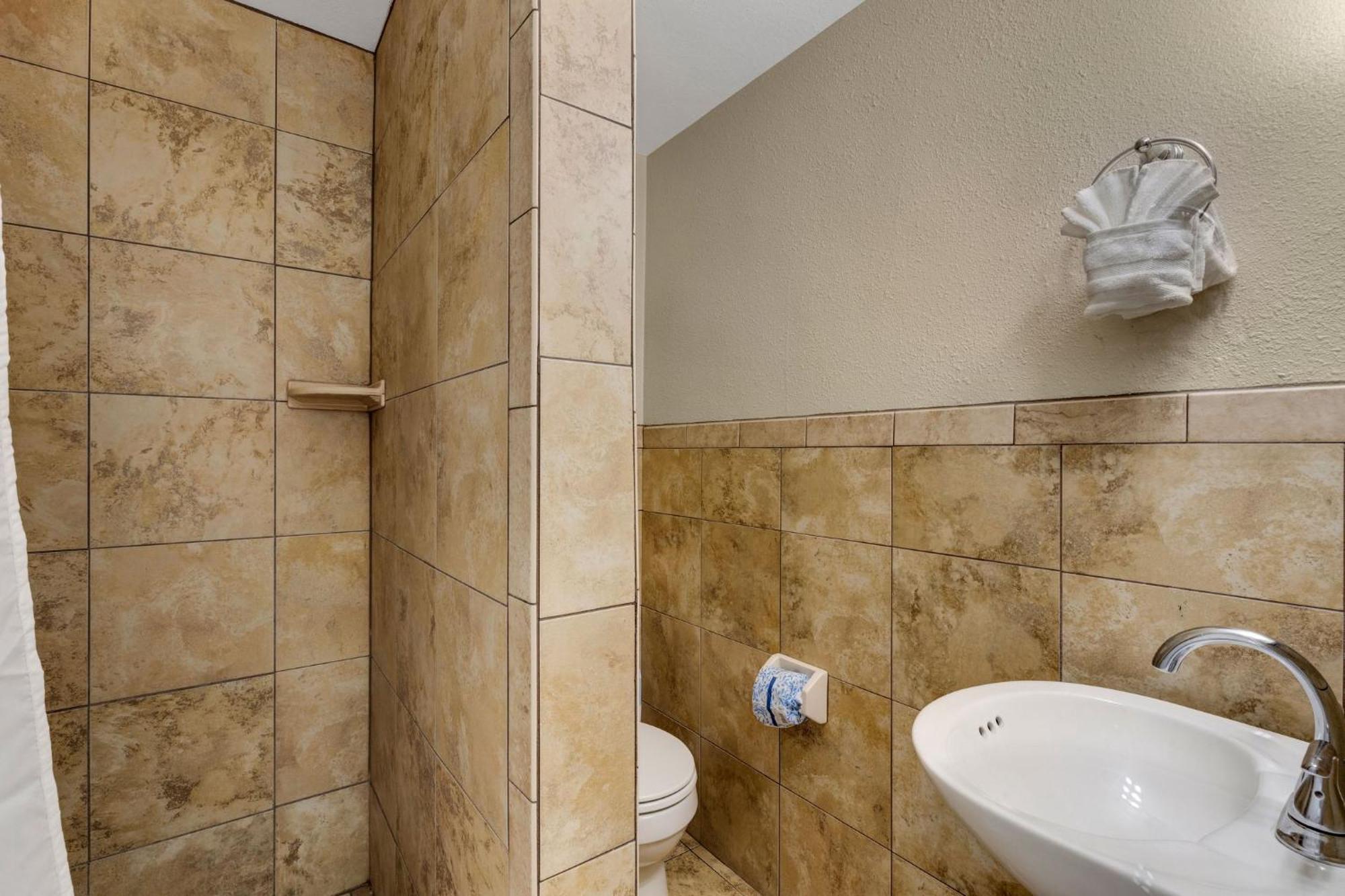 Water View & Heated Pool - Steps To Sand, Bayview Beauty B-5 * Clearwater Beach
