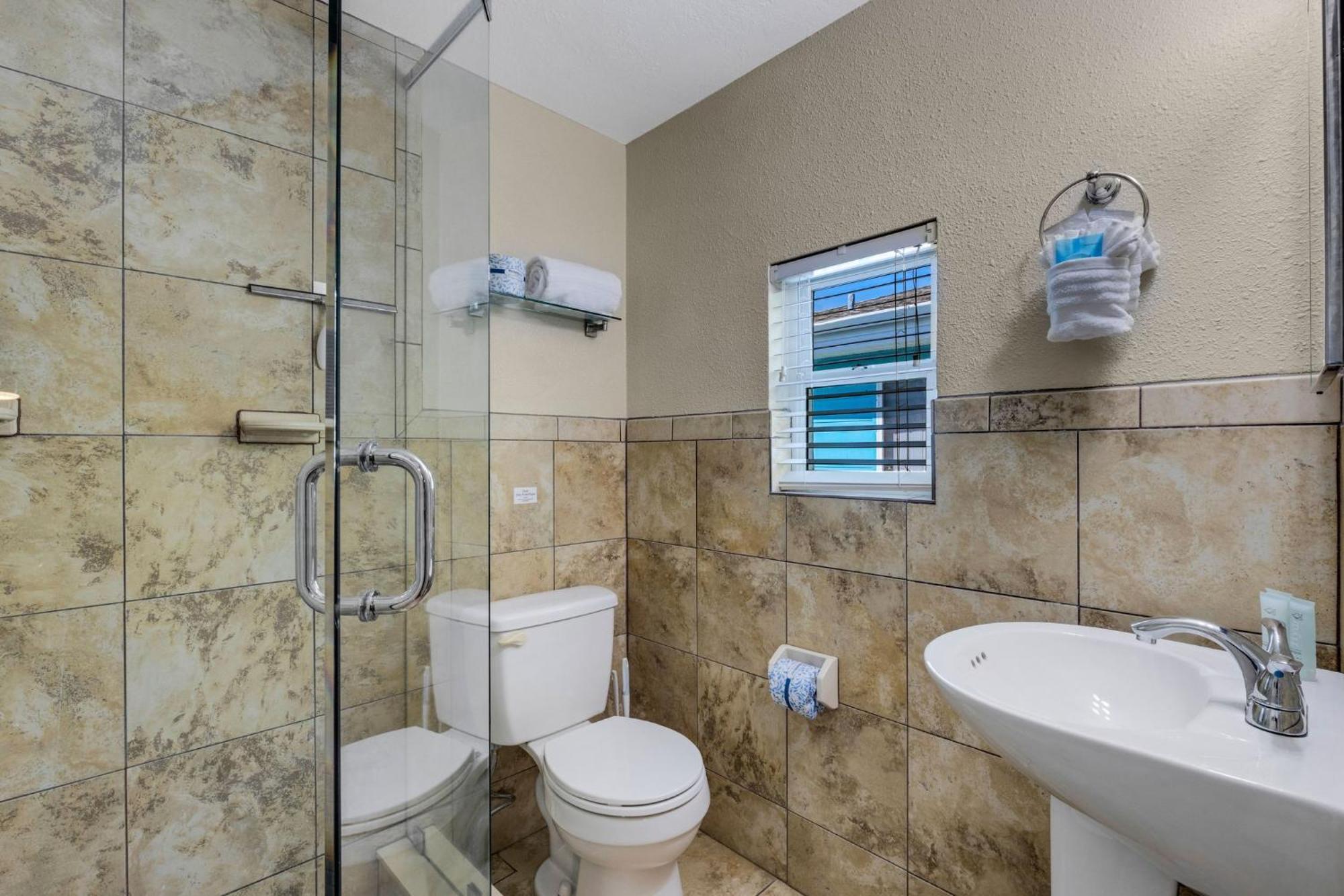 Water View & Heated Pool - Steps To Sand, Bayview Beauty B-5 Resort