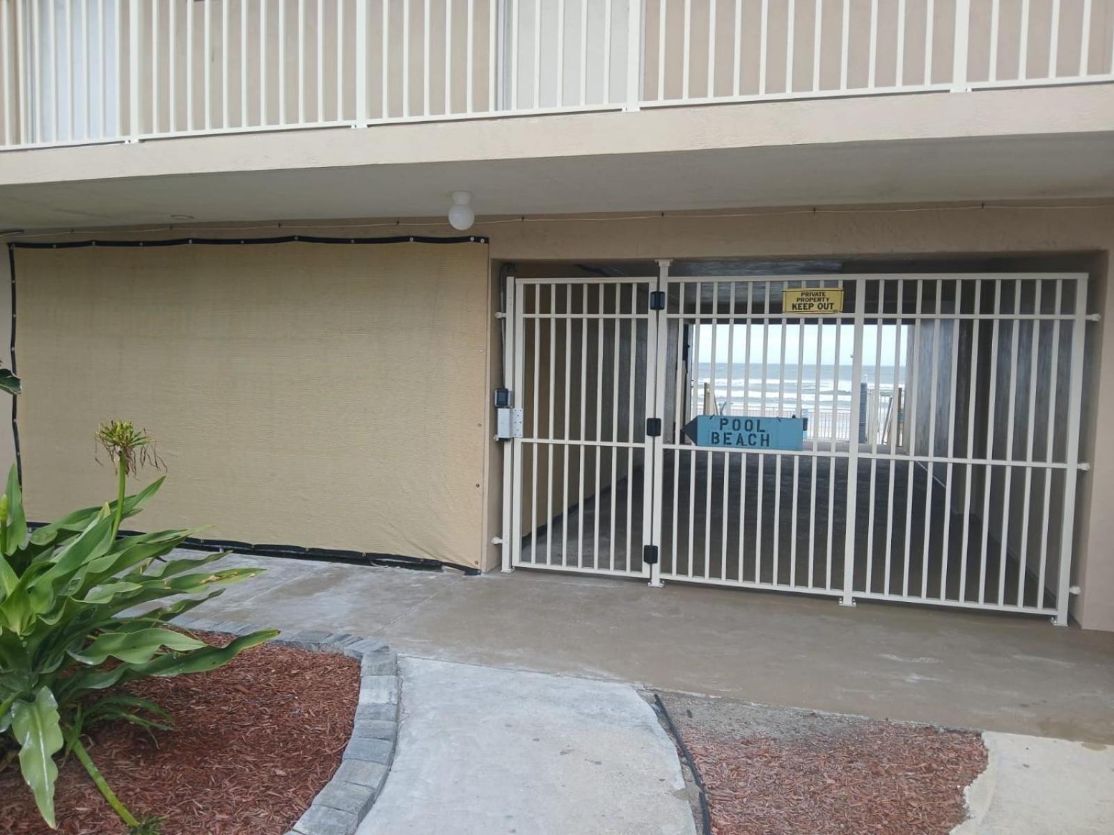 Apartment Ocean Breeze - Direct Ocean Front-Pool Is Open