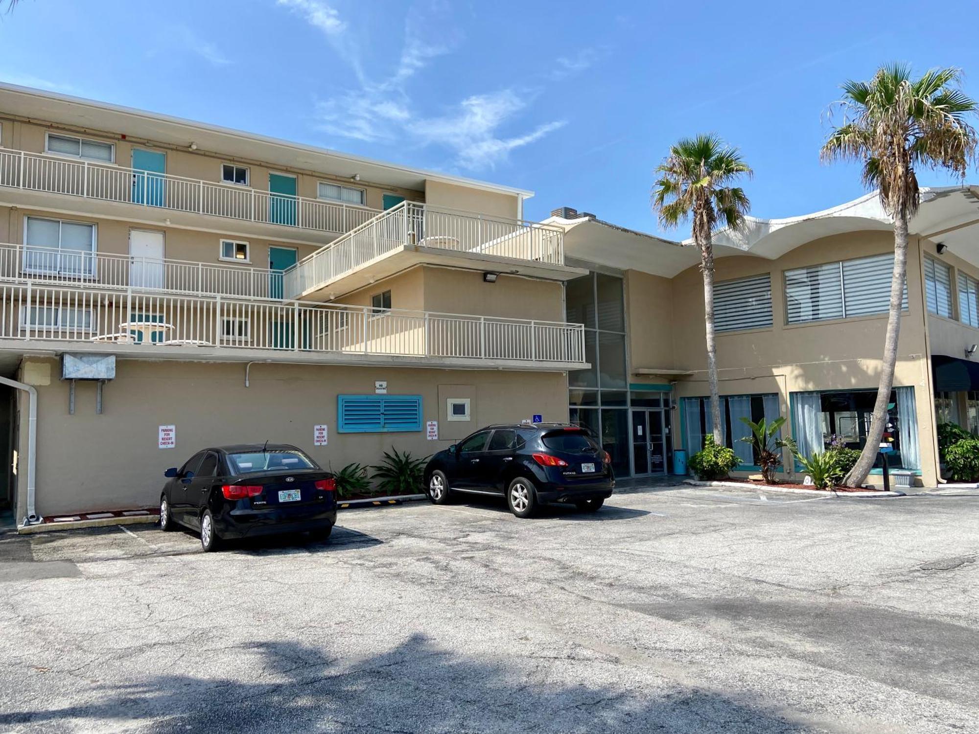 Ocean Breeze - Direct Ocean Front-Pool Is Open Daytona Beach