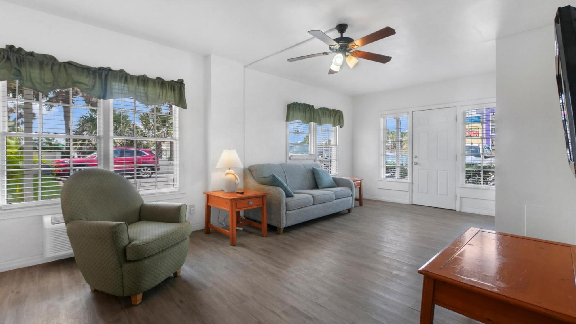 Ocean Court Beachfront Motel Daytona Beach