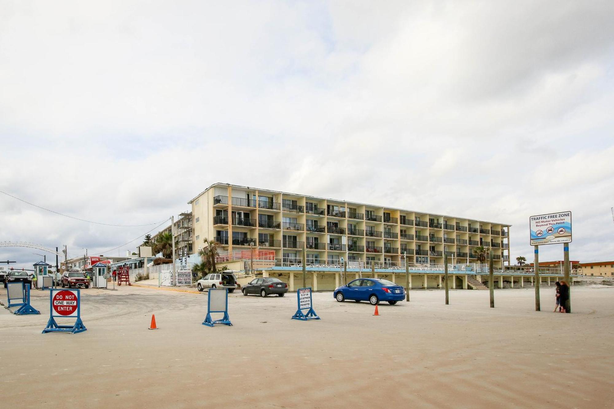 Hotel Pirates Cove Unit G22 Daytona Beach