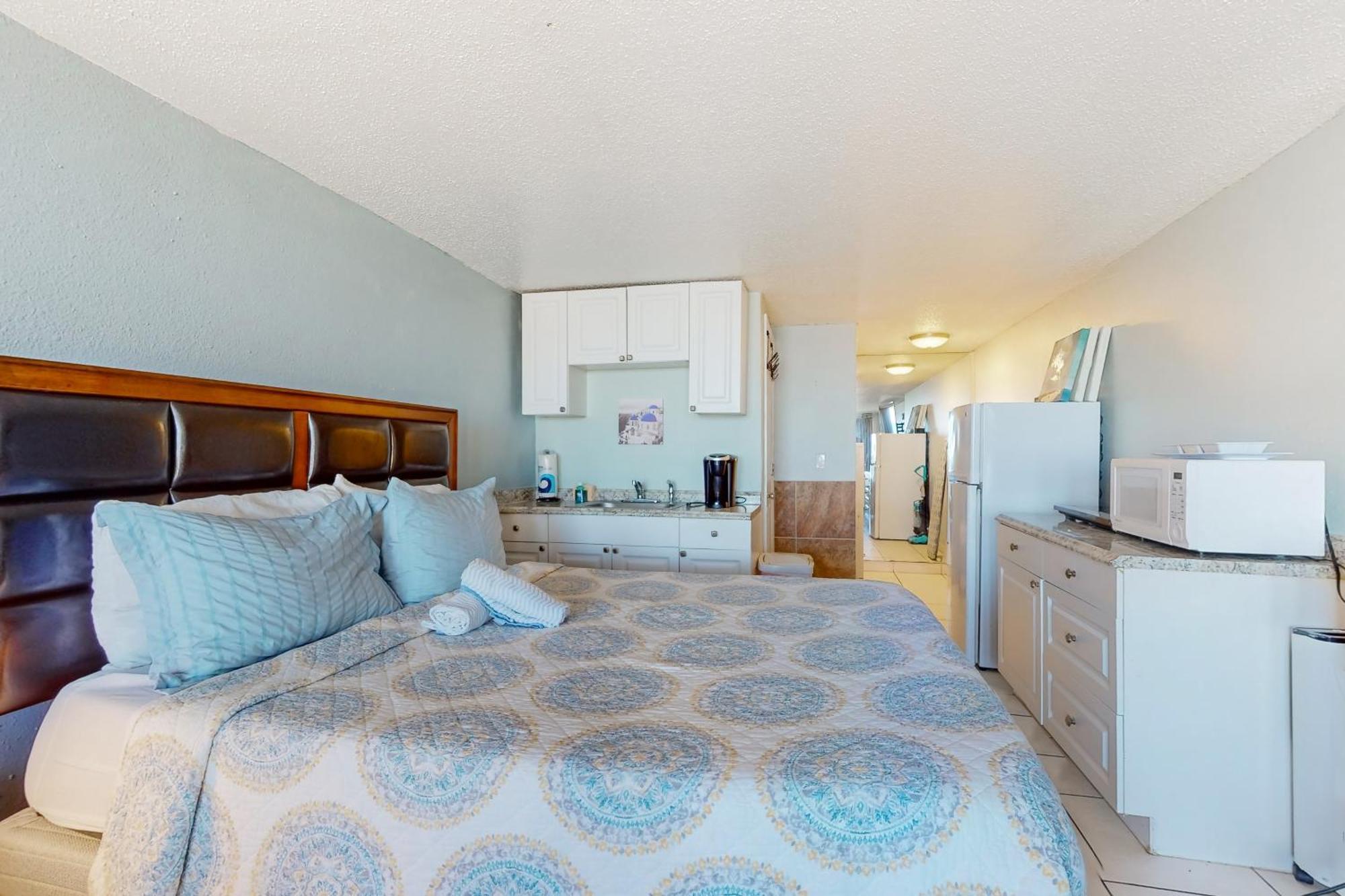 Pirates Cove Unit G22 3* Daytona Beach