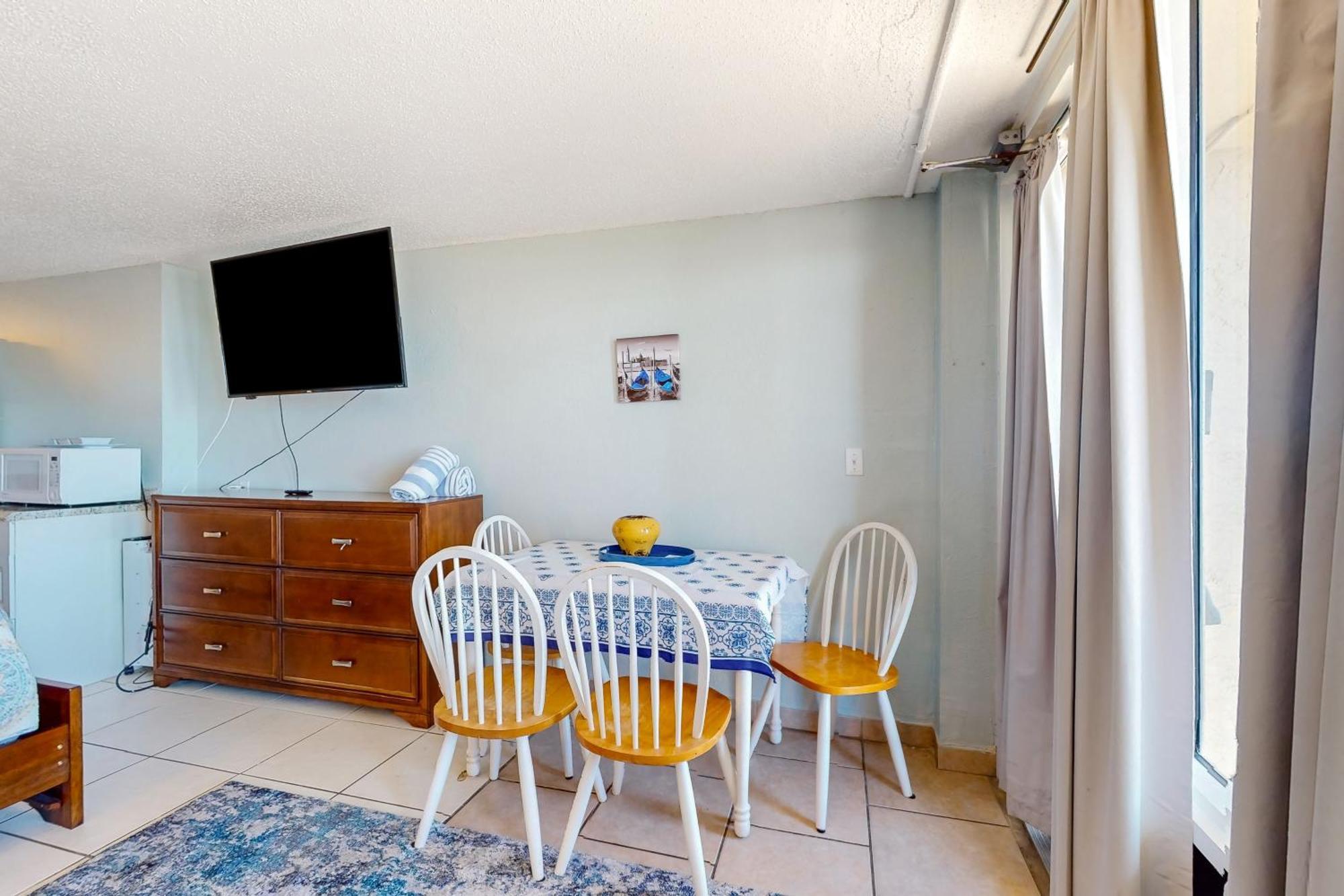 Hotel Pirates Cove Unit G22 Daytona Beach