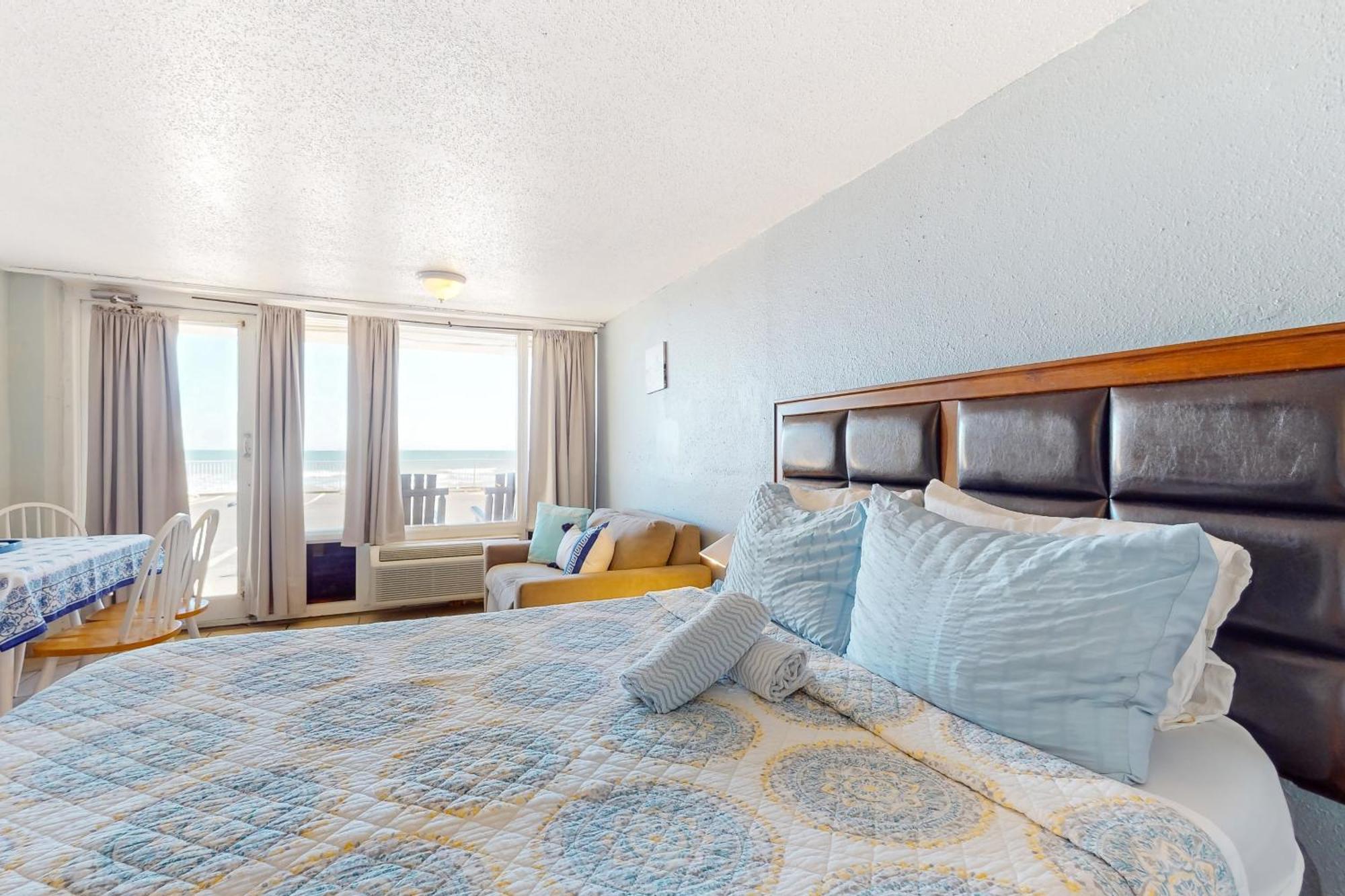 Hotel Pirates Cove Unit G22 3*
