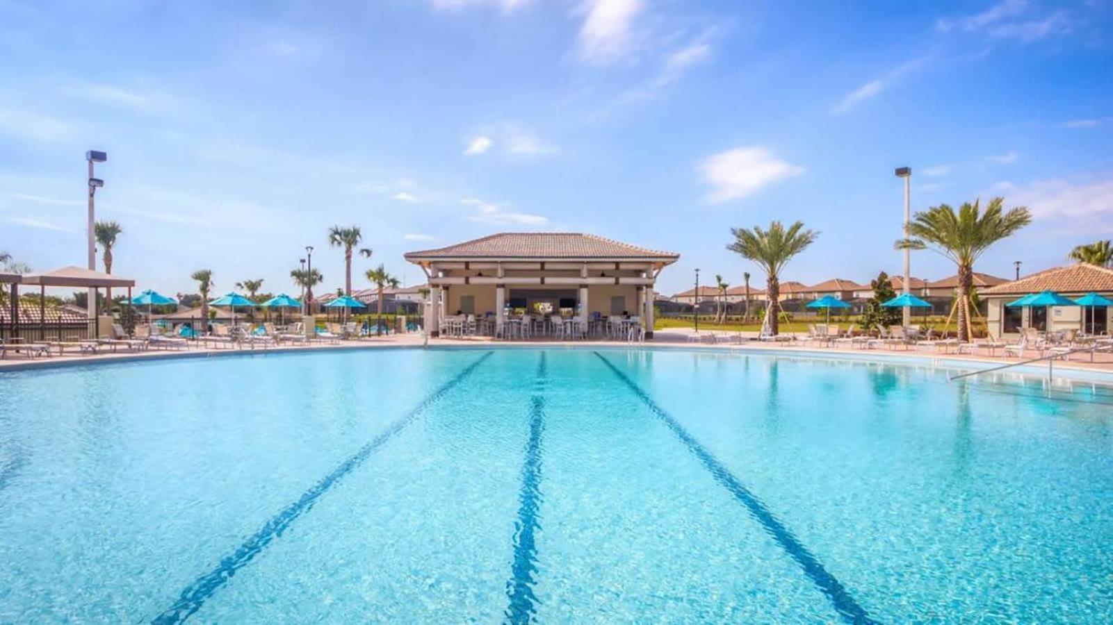 Upstay - Championsgate W Hot Tub-pool-cinema Holiday home Davenport