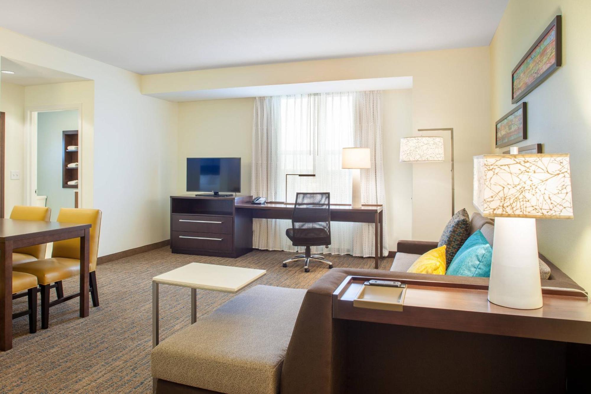 Hotel By Marriott Downtown 3*