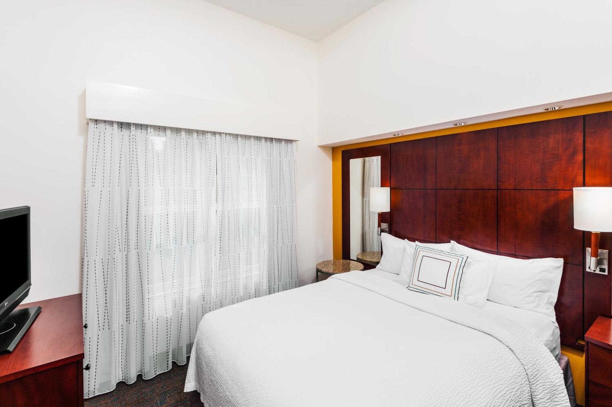 Airport Hotel 3*