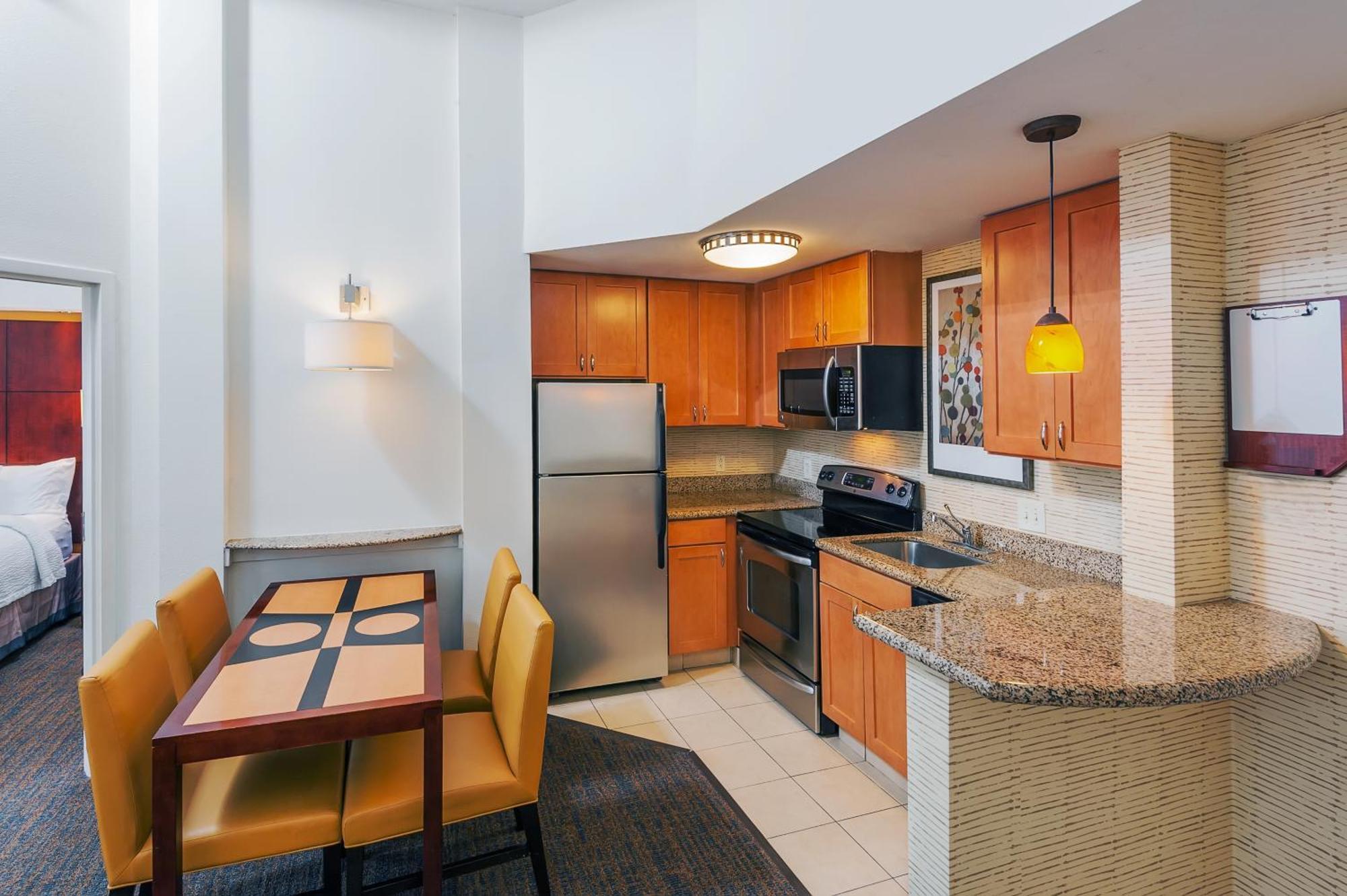 Airport Hotel 3*