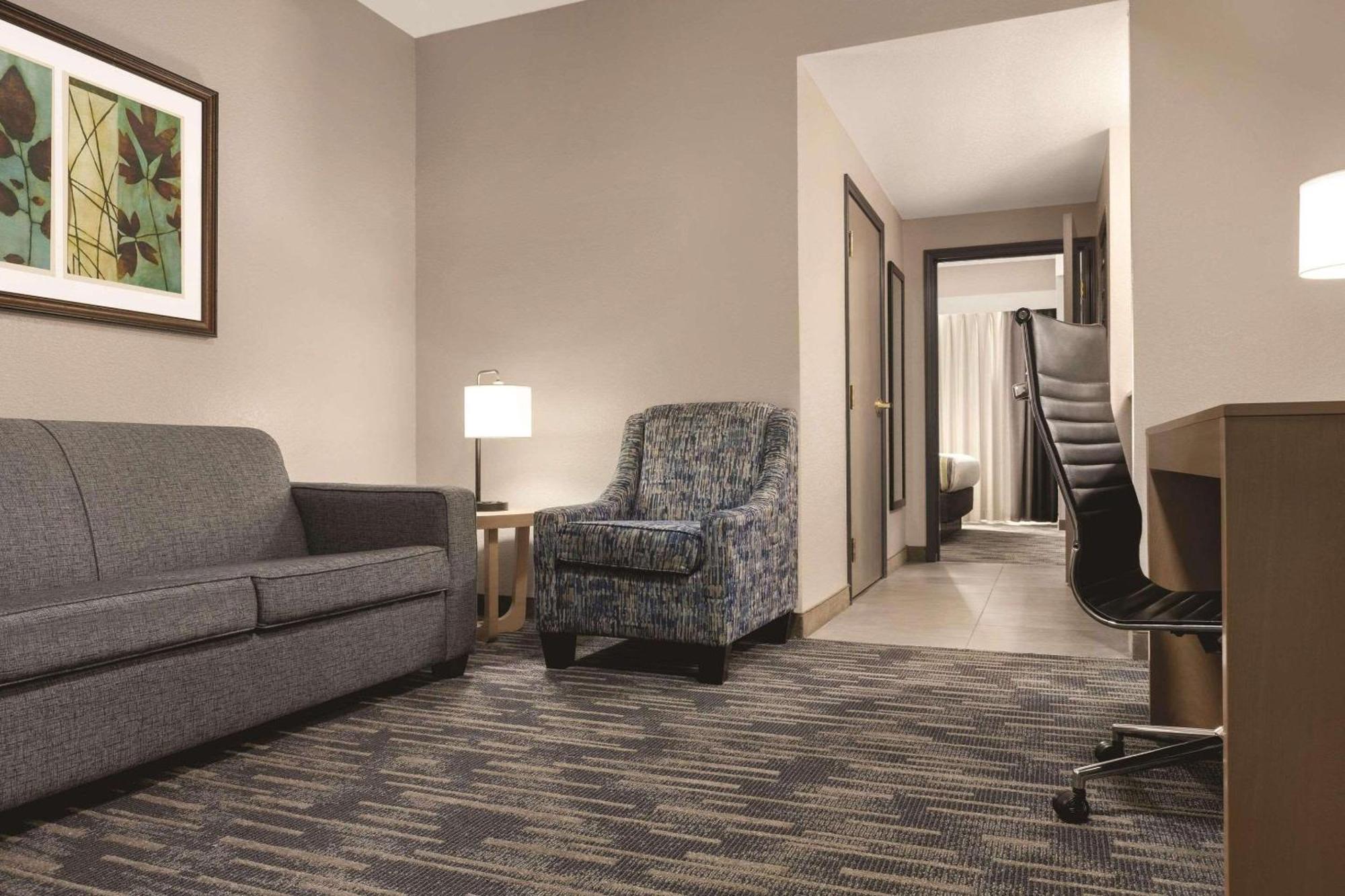 Country & By Radisson, Panama Beach, Fl