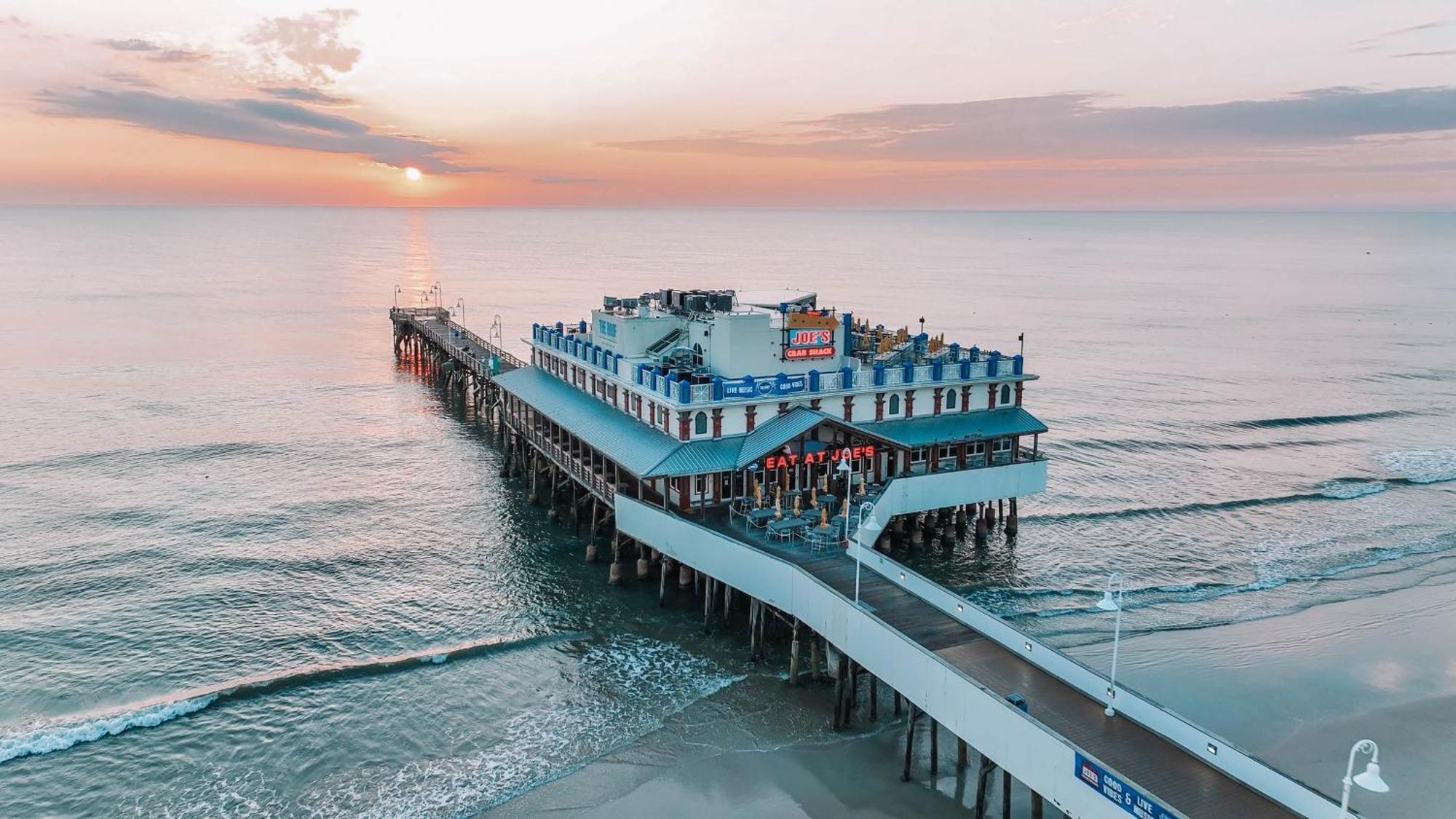 Boardwalk And Hotel 2*