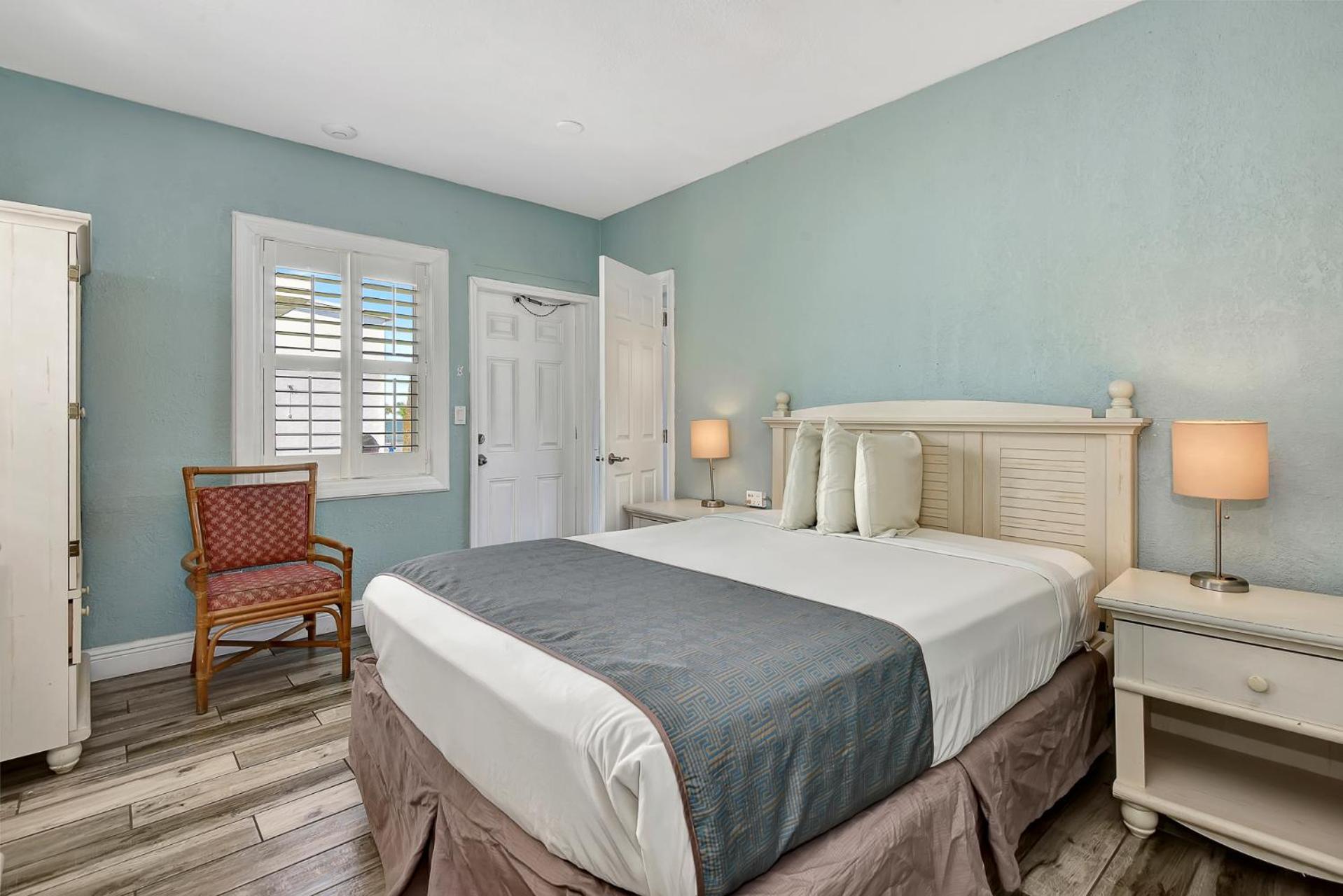 Hotel Shoreline & - Beachfront