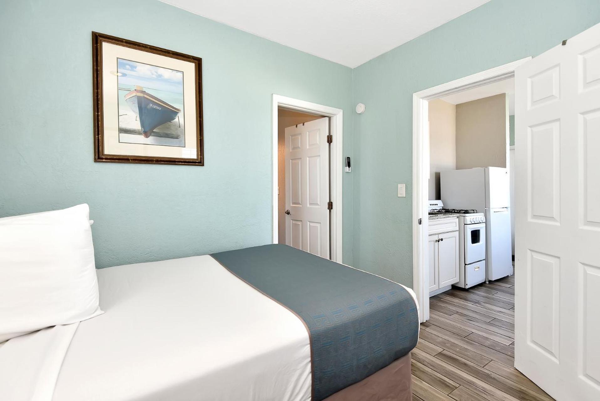 Shoreline & - Beachfront Hotel